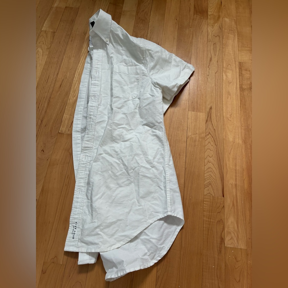 White Men’s Short-Sleeve Button-Up Shirt